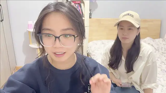 Snapshot of Hmm_0303 chatting on 02.04.26 Hmm 0303 online show from 02.04.26