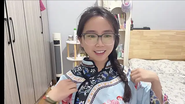 Snapshot of Hmm_0303 chatting on 02.25.26 Hmm 0303 online show from 02.25.26