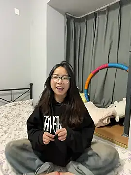 Snapshot of Hmm_0303 chatting on 04.05.26 Hmm 0303 online show from 04.05.26