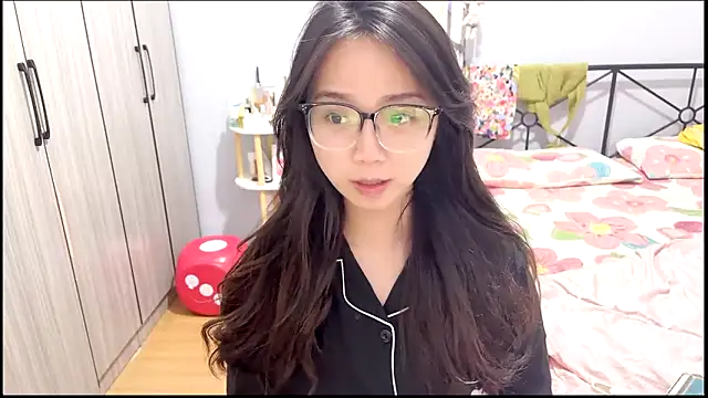 Snapshot of Hmm_0303 chatting on 04.21.26 Hmm 0303 online show from 04.21.26