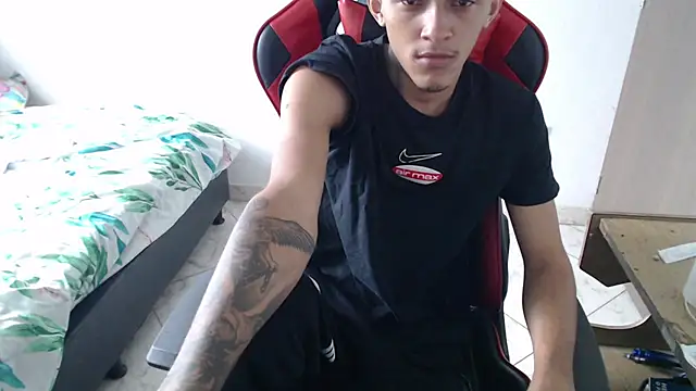 Snapshot of thebesthot chatting on 11.27.25 thebesthot online show from 11.27.25
