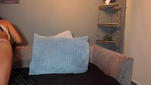 Niina26 online show from 11.21.25