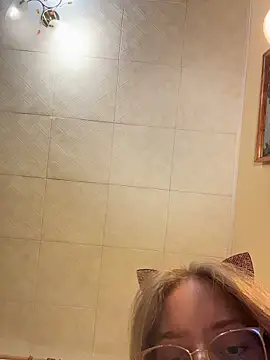 Snapshot of EveLunny chatting on 02.16.26 EveLunny online show from 02.16.26