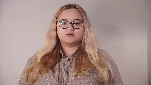 Snapshot of JoliePimpare chatting on 11.08.25 JoliePimpare online show from 11.08.25