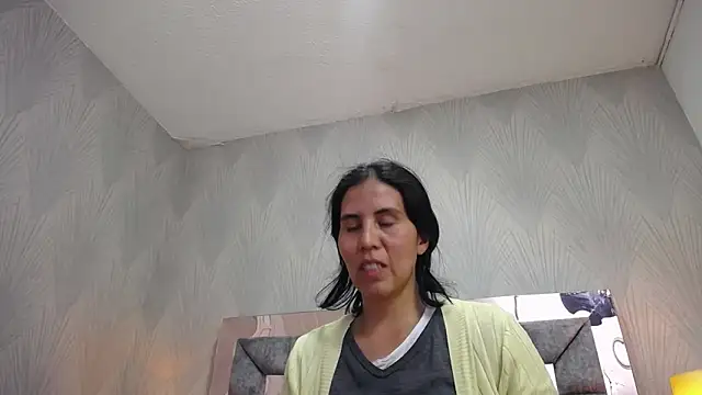 Snapshot of GiselaZivic chatting on 05.06.26 GiselaZivic online show from 05.06.26
