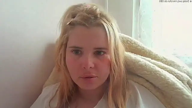 Snapshot of HornyElena chatting on 05.07.26 HornyElena online show from 05.07.26
