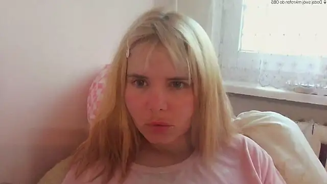 Snapshot of HornyElena chatting on 05.10.26 HornyElena online show from 05.10.26