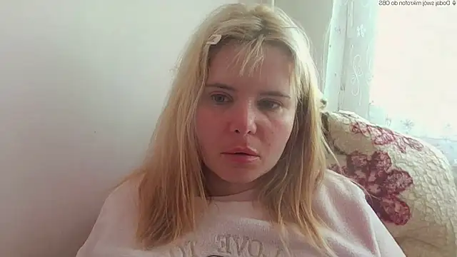 Snapshot of HornyElena chatting on 05.11.26 HornyElena online show from 05.11.26
