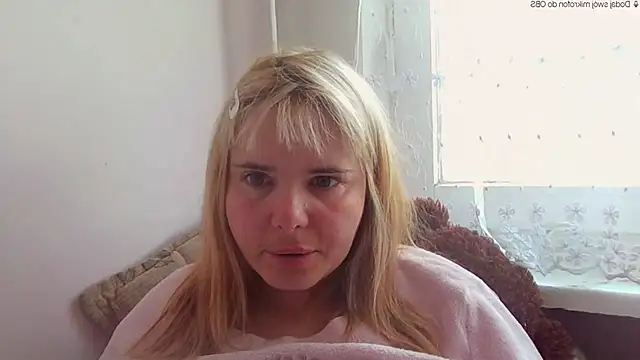 Snapshot of HornyElena chatting on 05.14.26 HornyElena online show from 05.14.26