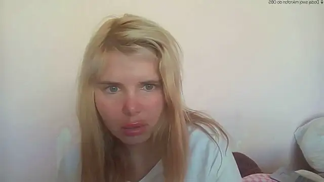 Snapshot of HornyElena chatting on 05.27.26 HornyElena online show from 05.27.26