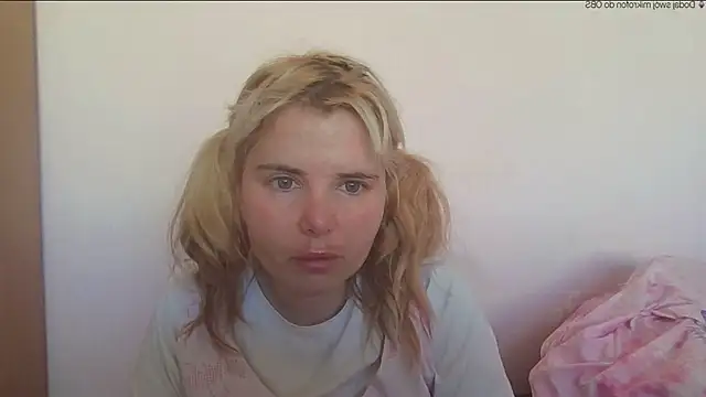 Snapshot of HornyElena chatting on 05.29.26 HornyElena online show from 05.29.26