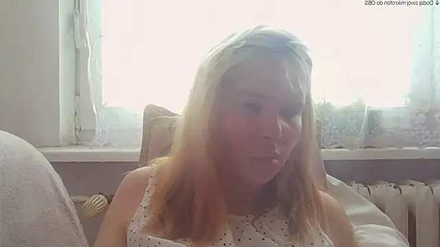 Snapshot of HornyElena chatting on 05.31.26 HornyElena online show from 05.31.26