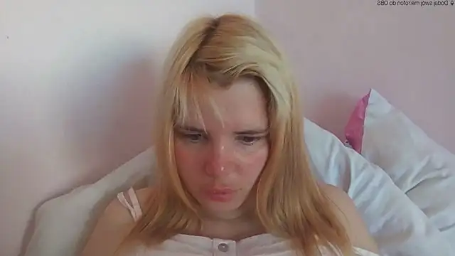 Snapshot of HornyElena chatting on 06.02.26 HornyElena online show from 06.02.26