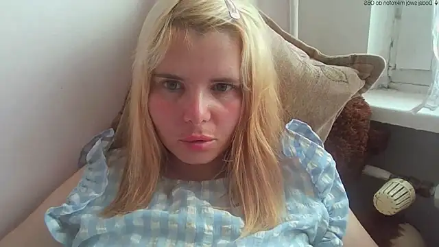 Snapshot of HornyElena chatting on 06.04.26 HornyElena online show from 06.04.26
