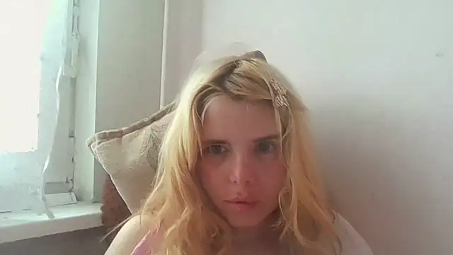 Snapshot of HornyElena chatting on 06.13.26 HornyElena online show from 06.13.26