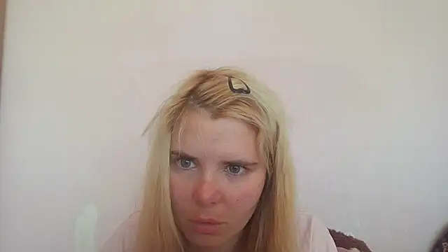 Snapshot of HornyElena chatting on 06.24.26 HornyElena online show from 06.24.26