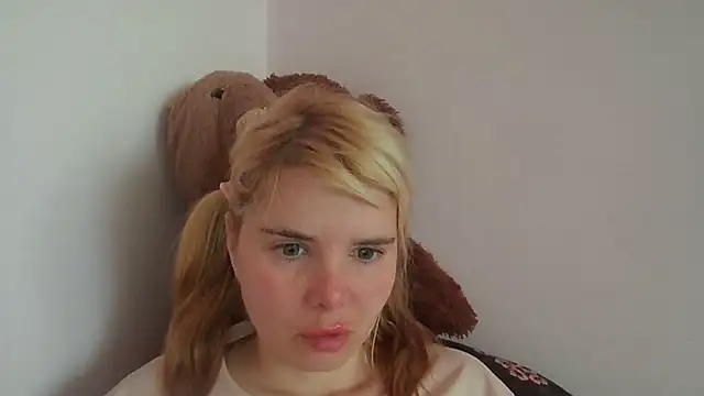 Snapshot of HornyElena chatting on 07.07.26 HornyElena online show from 07.07.26