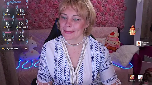 Snapshot of AmaraNights chatting on 05.13.26 AmaraNights online show from 05.13.26