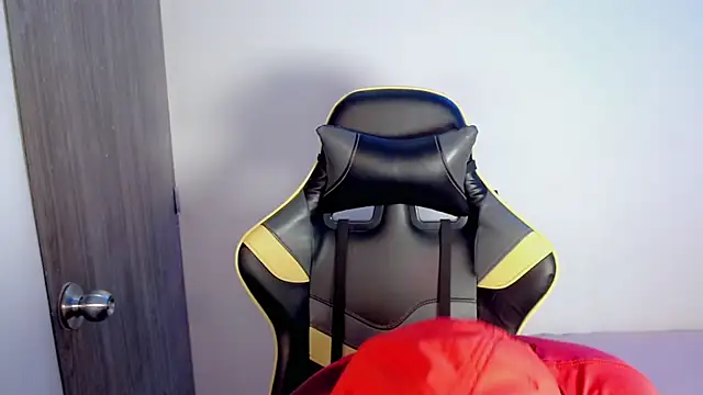 Snapshot of Tatann_18 chatting on 11.06.25 Tatann 18 online show from 11.06.25