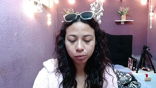 monika 256 online show from 12.15.25