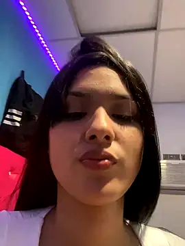 Snapshot of Chiquinquira3 chatting on 11.20.25 Chiquinquira3 online show from 11.20.25