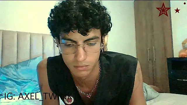 axel love13 online show from 12.04.25