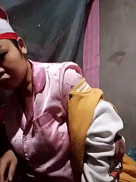 Snapshot of Mabel-122 chatting on 11.12.25 Mabel-122 online show from 11.12.25