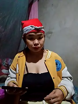 Snapshot of Mabel-122 chatting on 11.13.25 Mabel-122 online show from 11.13.25