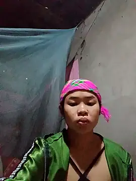 Snapshot of Mabel-122 chatting on 11.17.25 Mabel-122 online show from 11.17.25