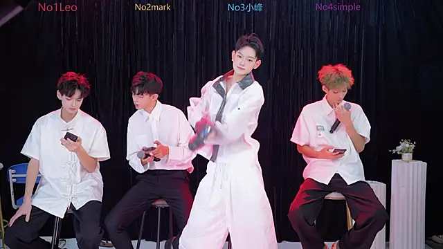 Snapshot of AAA-winner chatting on 11.06.25 AAA-winner online show from 11.06.25