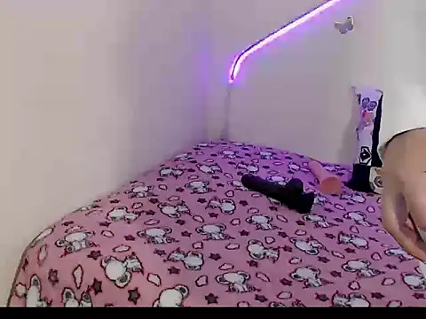 Snapshot of AMARYXS chatting on 11.10.25 AMARYXS online show from 11.10.25