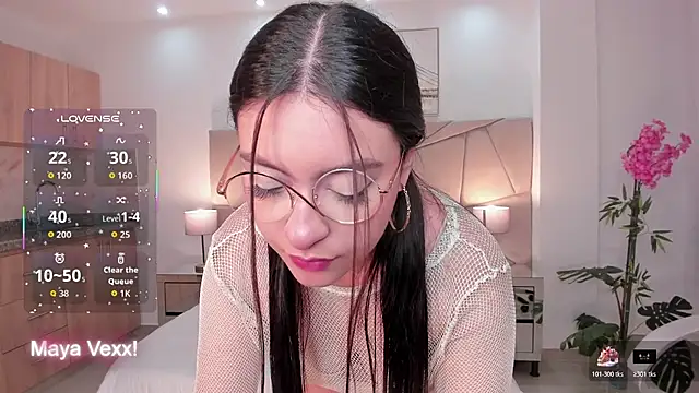 Snapshot of Maya_vexx chatting on 11.09.25 Maya vexx online show from 11.09.25