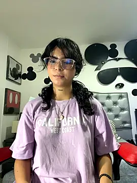 Snapshot of _vaiolet_owo chatting on 11.08.25 vaiolet owo online show from 11.08.25