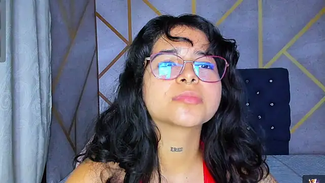 Snapshot of _vaiolet_owo chatting on 02.21.26 vaiolet owo online show from 02.21.26