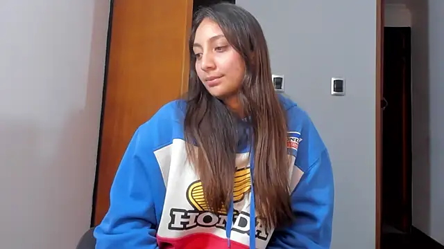Snapshot of LilyGarcia chatting on 06.14.26 LilyGarcia online show from 06.14.26