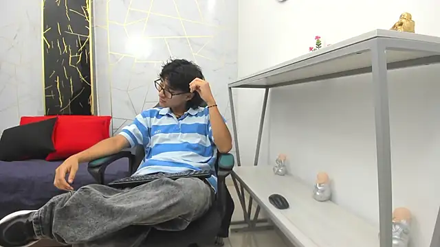 Snapshot of Zoro_V chatting on 11.09.25 Zoro V online show from 11.09.25