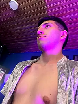 Snapshot of Un_Sluttyy chatting on 11.08.25 Un Sluttyy online show from 11.08.25