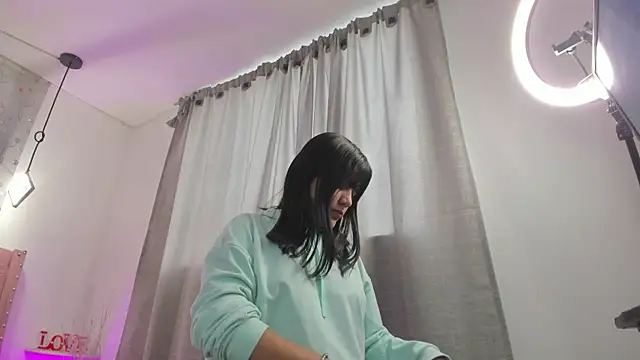 Snapshot of twerkgirl-coral chatting on 12.01.25 twerkgirl-coral online show from 12.01.25