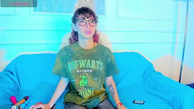 Snapshot of AliceMadnes chatting on 01.16.26 AliceMadnes online show from 01.16.26