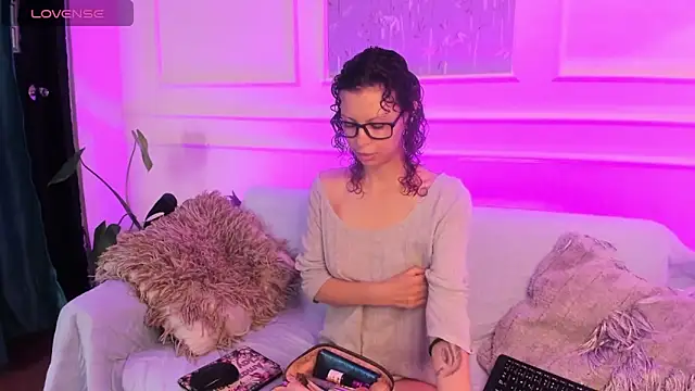 Snapshot of AliceMadnes chatting on 02.08.26 AliceMadnes online show from 02.08.26