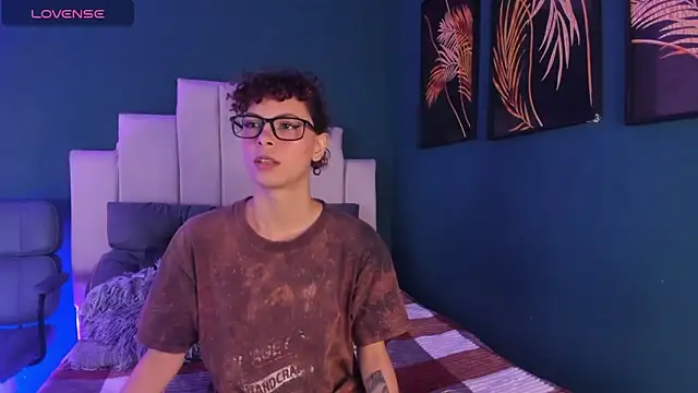 Snapshot of AliceMadnes chatting on 02.26.26 AliceMadnes online show from 02.26.26