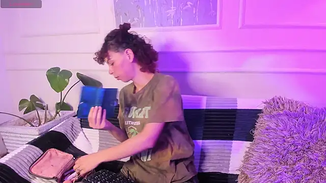 Snapshot of AliceMadnes chatting on 03.14.26 AliceMadnes online show from 03.14.26