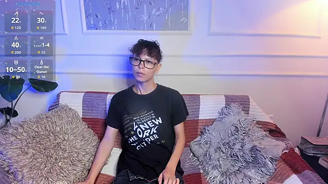 Snapshot of AliceMadnes chatting on 03.17.26 AliceMadnes online show from 03.17.26