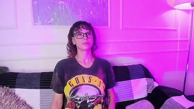 Snapshot of AliceMadnes chatting on 03.19.26 AliceMadnes online show from 03.19.26