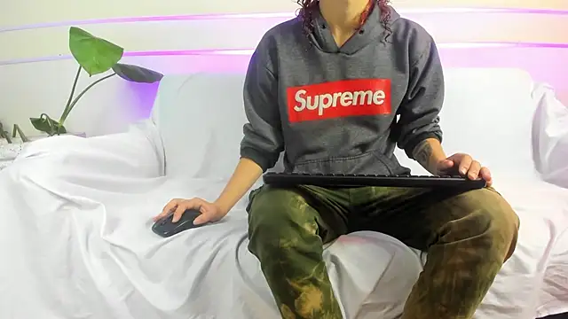 Snapshot of AliceMadnes chatting on 03.24.26 AliceMadnes online show from 03.24.26