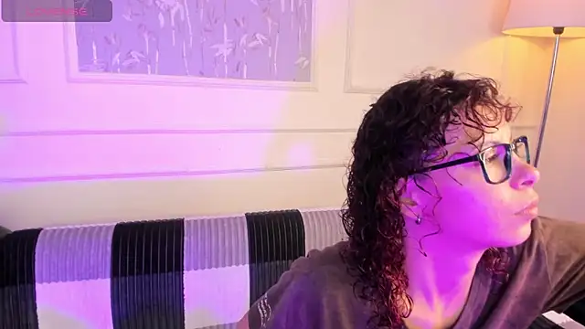 Snapshot of AliceMadnes chatting on 03.28.26 AliceMadnes online show from 03.28.26