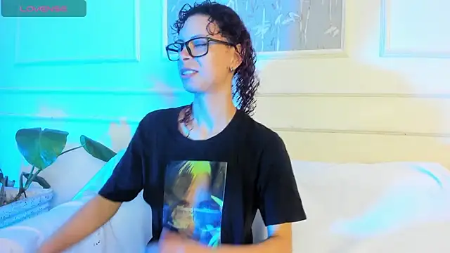 Snapshot of AliceMadnes chatting on 03.29.26 AliceMadnes online show from 03.29.26