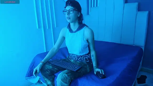 Snapshot of AliceMadnes chatting on 07.12.26 AliceMadnes online show from 07.12.26