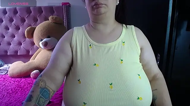Snapshot of kattybbwbigboobs_ chatting on 06.28.26 kattybbwbigboobs online show from 06.28.26