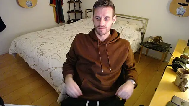 Snapshot of skatejocke chatting on 11.14.25 skatejocke online show from 11.14.25